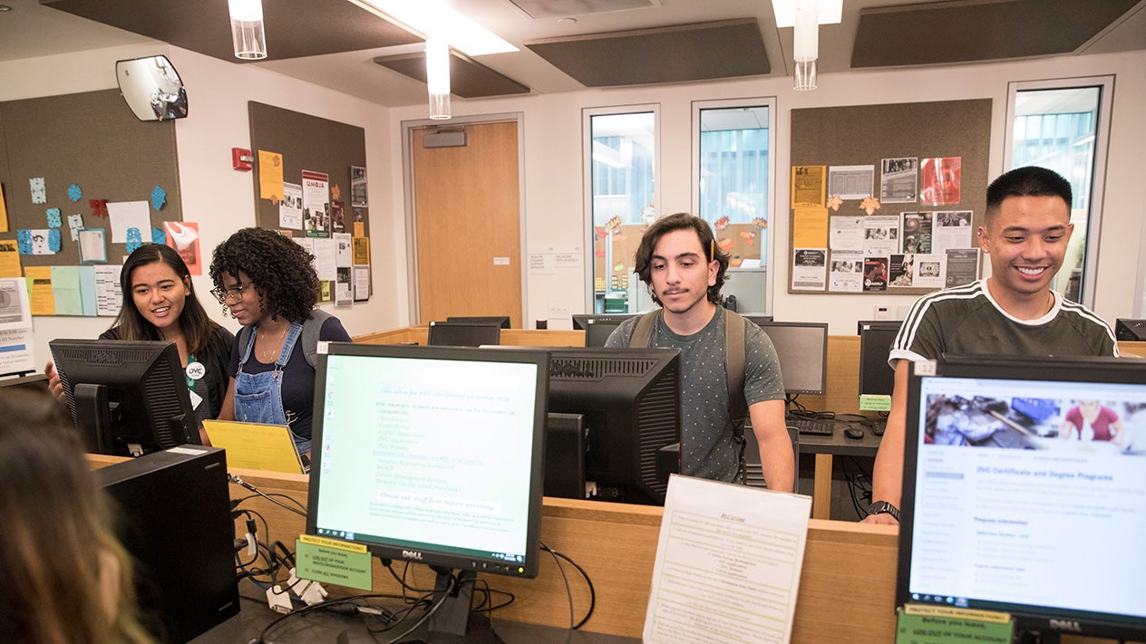 Students in Help Lab