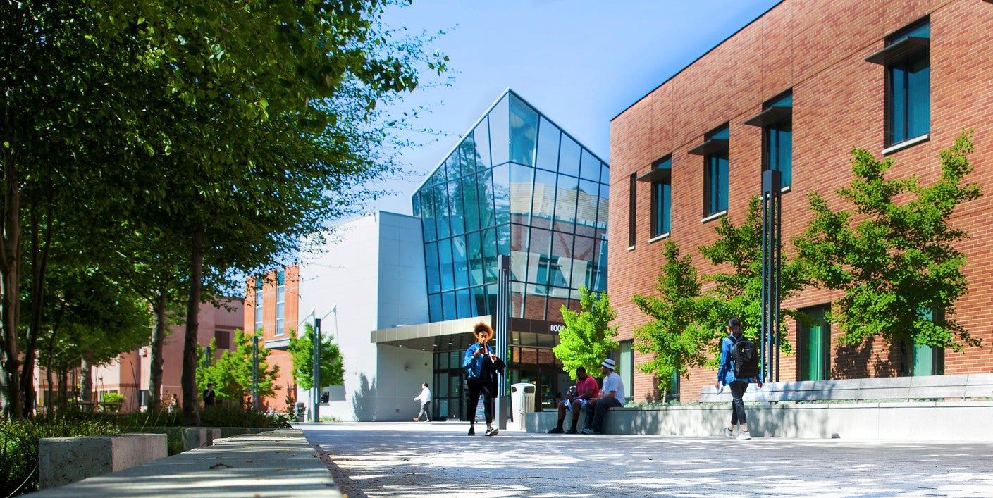 Students walking on the Pleasant Hill campus