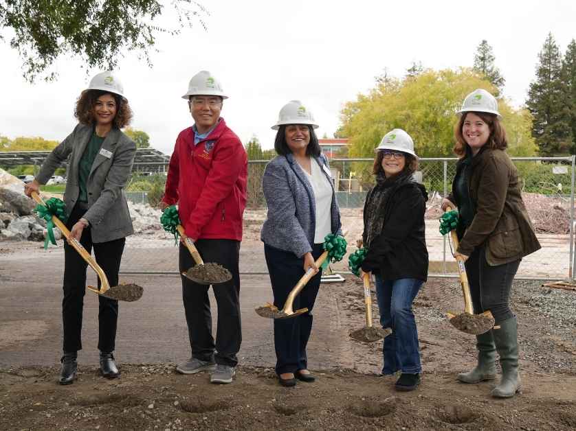 5 4CD leaders with hard hats and shovels